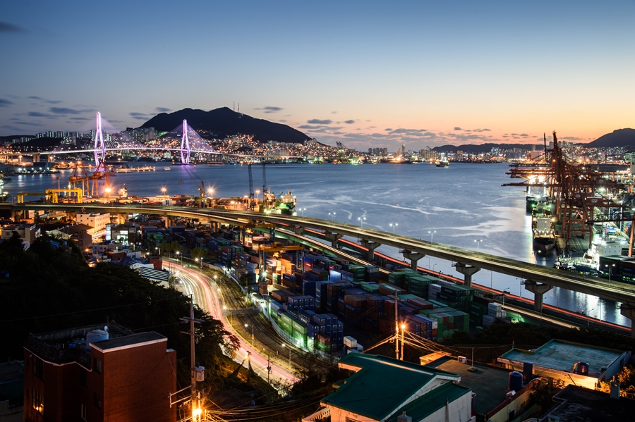 부산항 북항 전경-국제신문